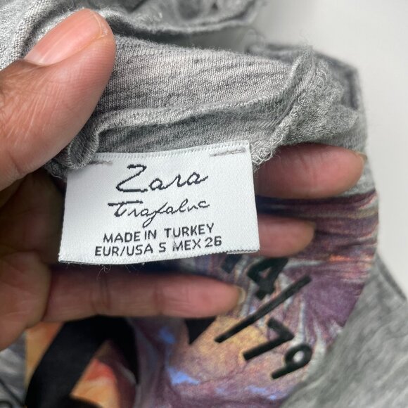 Zara Trafaluc S Gray Floral "ME IS ALL YOU NEED" Distressed Cold Shoulder Top Sm - Picture 8 of 11
